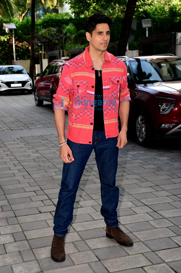 photos sidharth malhotra spotted at t series office 3