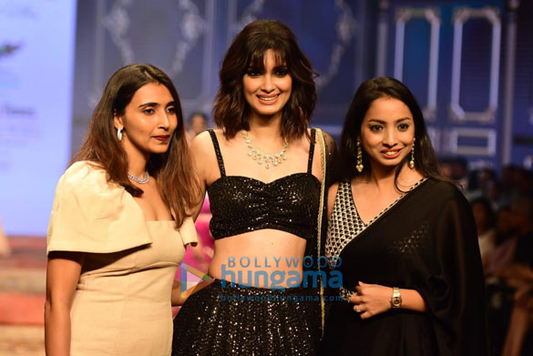 photos sonakshi sinha zaheer iqbal and others snapped attending the bombay times fashion week 2022 005417 5