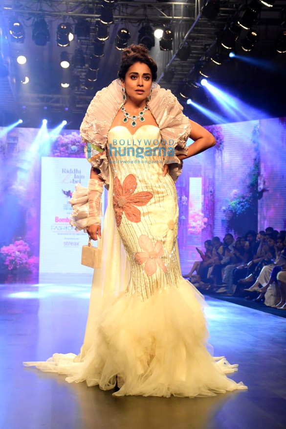 photos sonakshi sinha zaheer iqbal and others snapped attending the bombay times fashion week 2022 0088 4