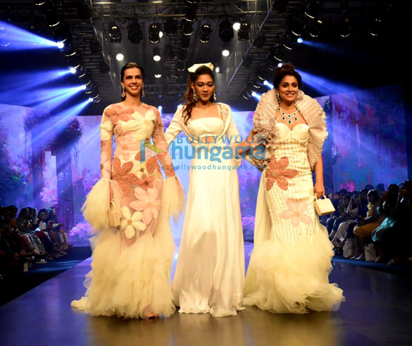 photos sonakshi sinha zaheer iqbal and others snapped attending the bombay times fashion week 2022 0088 6