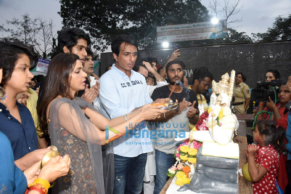 photos sonu sood snapped during ganpati visarjan 3