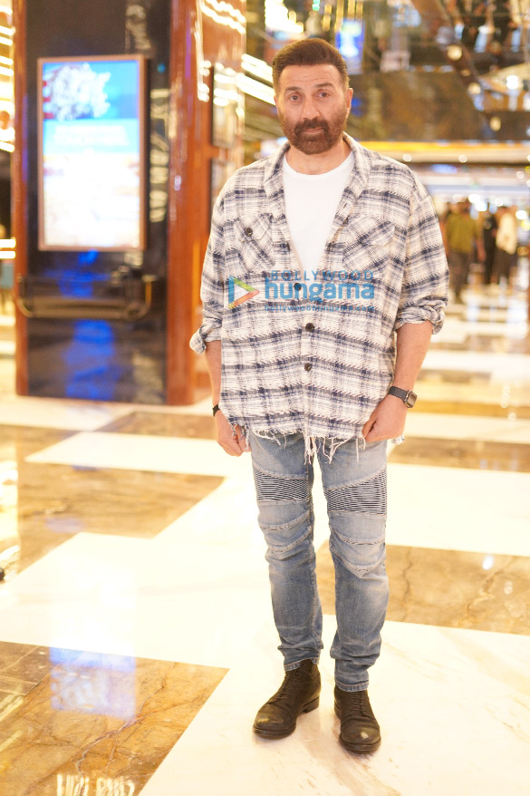 photos sunny deol and pooja bhatt snapped for the promotions of chup at inox inorbit mall 4