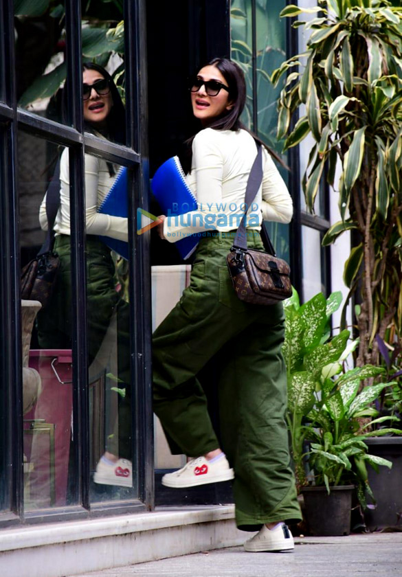 photos vaani kapoor spotted at maddock films office in santacruz 1
