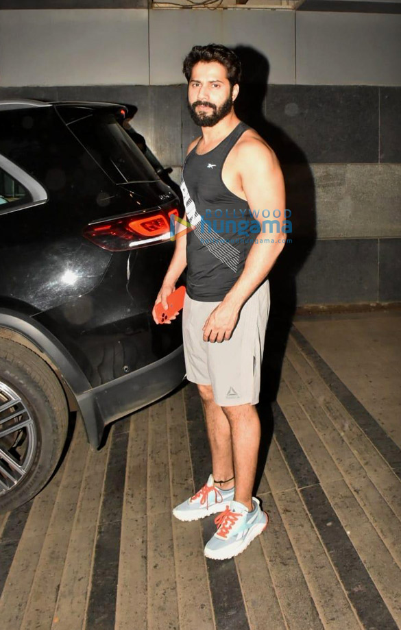 photos varun dhawan snapped at the gym 3 4