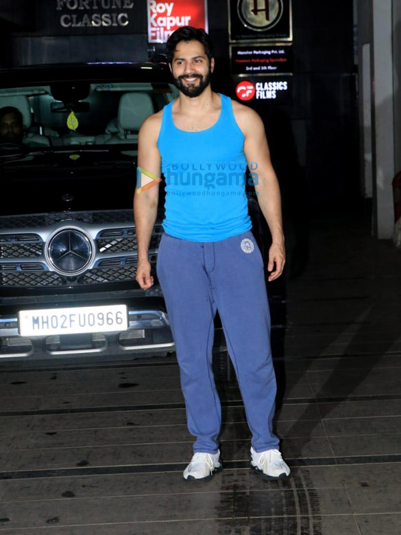 Photos: Varun Dhawan snapped outside his gym in Khar Photos: Varun Dhawan snapped outside his gym in Khar