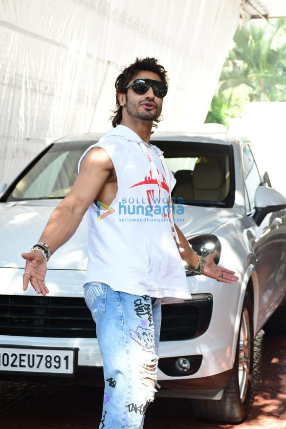 photos vidyut jammwal snapped at anand pandits office in juhu 1
