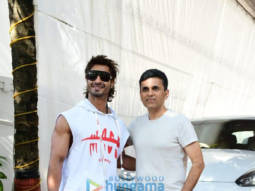 Photos: Vidyut Jammwal snapped at Anand Pandit’s office in Juhu