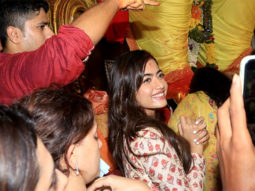 Rashmika Mandanna gets mobbed by fans as she visits Laal Baug cha Raja