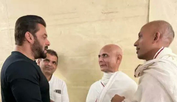 Salman Khan meets Jain monk Acharya Vijay Hansratnasur on his 180 days fast completion