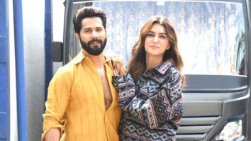 Varun Dhawan and Kriti Sanon do funky poses for paps