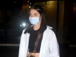 Anushka Sharma looks super cute as she gets clicked at the airport