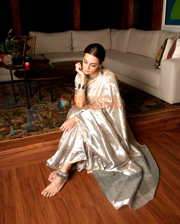 dia mirza 3 27
