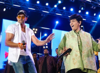 Hrithik Roshan visits Falguni Pathak’s garba night; dances on ‘Ek Pal Ka Jeena’, watch video