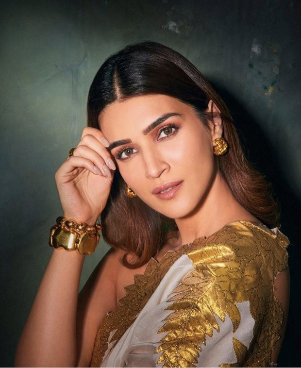 Kriti Sanon left her fans bedazzled in ivory and golden saree at Ayushmann Khurrana’s Diwali bash Kriti Sanon left her fans bedazzled in ivory and golden saree at Ayushmann Khurrana’s Diwali bash