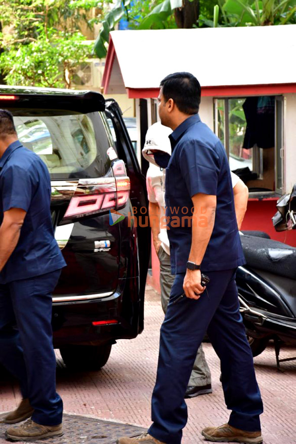 photos aamir khan spotted in bandra 2 5