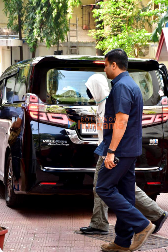 photos aamir khan spotted in bandra 4 4