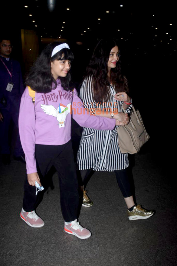photos aishwarya rai bachchan abhishek bachchan janhvi kapoor and others snapped at the airport 4