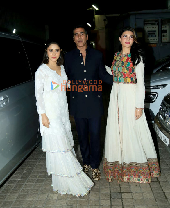 photos akshay kumar jacqueline fernandez and nushrratt bharuccha snapped at juhu pvr for ram setu screening 3