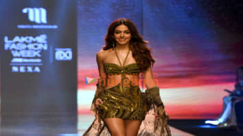 Photos: Alaya F, Riteish Deshmukh, Genelia D’Souza and others turn showstoppers on Day 5 of the Lakme Fashion Week 2022