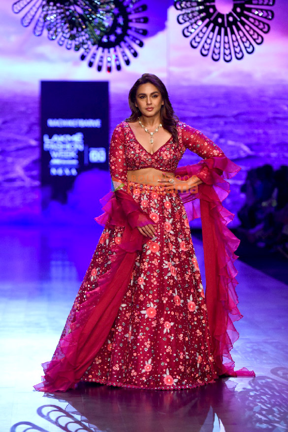 photos alaya f riteish deshmukh genelia dsouza and others turn showstoppers on day 5 of the lakme fashion week 2022 9