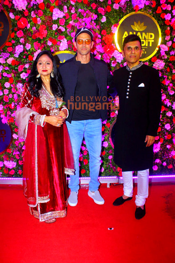 photos amitabh bachchan anand pandit and his wife snapped attending a diwali bash 5