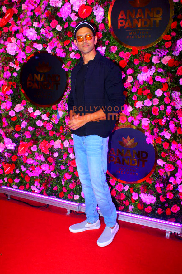 photos amitabh bachchan anand pandit and his wife snapped attending a diwali bash 6