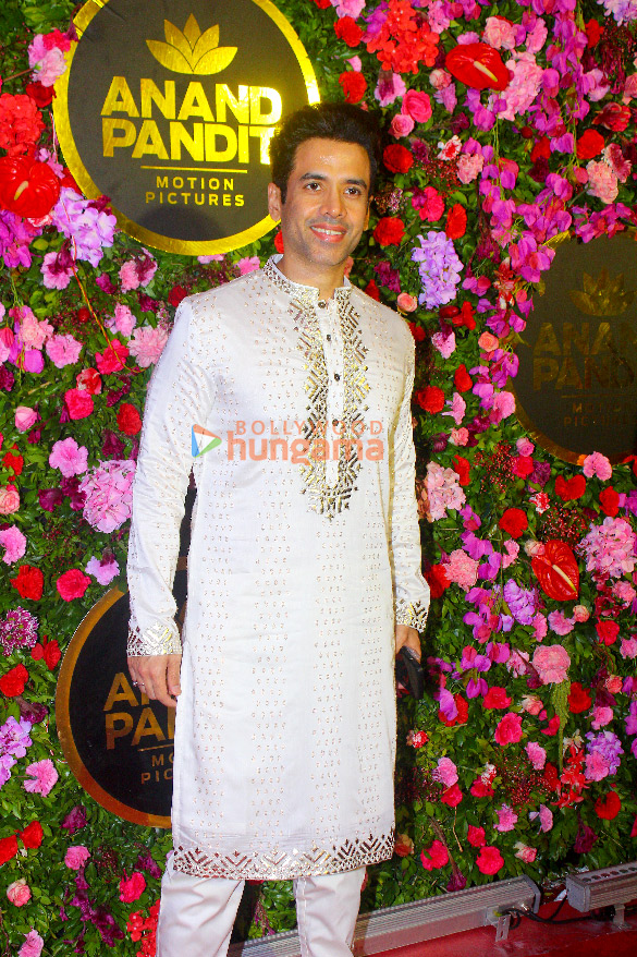 photos amitabh bachchan hrithik roshan and others snapped attending anand pandits diwali bash 19