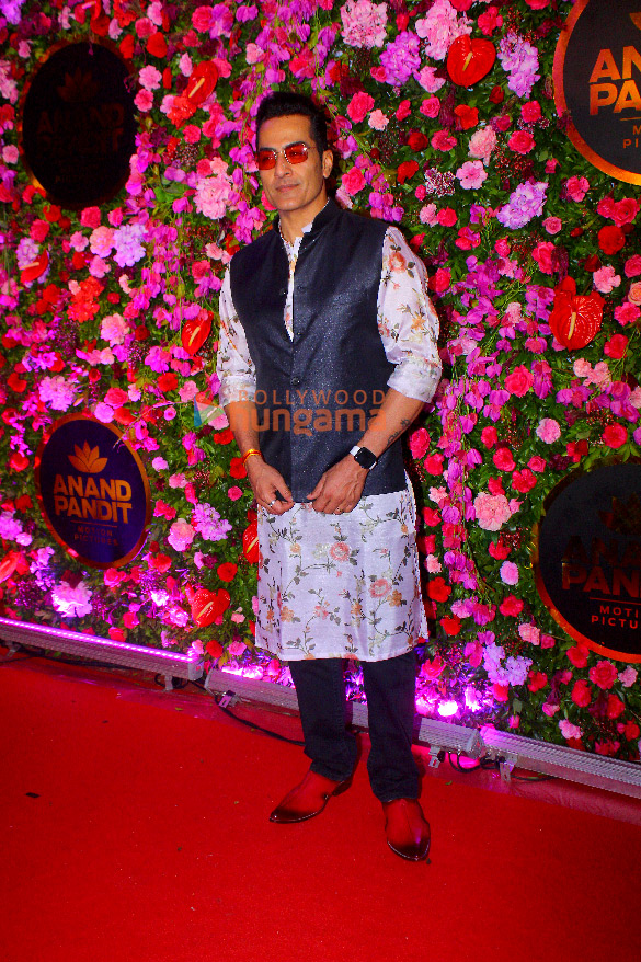 photos amitabh bachchan hrithik roshan and others snapped attending anand pandits diwali bash 21