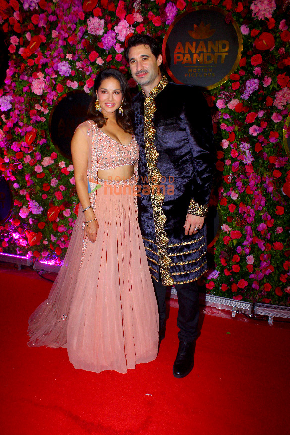 photos amitabh bachchan hrithik roshan and others snapped attending anand pandits diwali bash 22