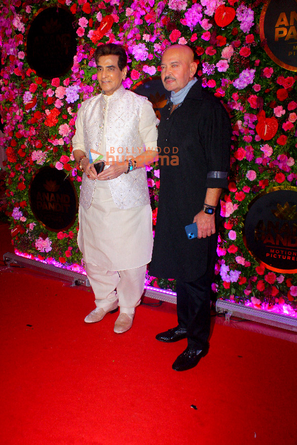 photos amitabh bachchan hrithik roshan and others snapped attending anand pandits diwali bash 31