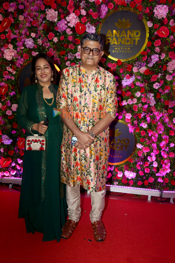 photos amitabh bachchan hrithik roshan and others snapped attending anand pandits diwali bash 37