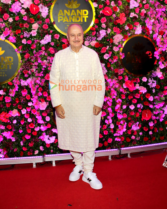 photos amitabh bachchan hrithik roshan and others snapped attending anand pandits diwali bash 42