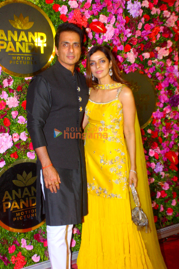 photos amitabh bachchan hrithik roshan and others snapped attending anand pandits diwali bash 5