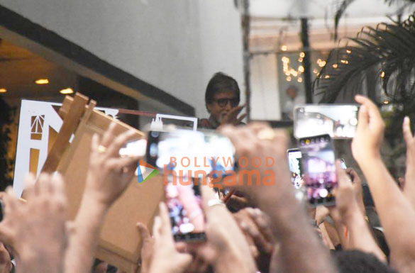 photos amitabh bachchan greets fans at his residence on his birthday 3