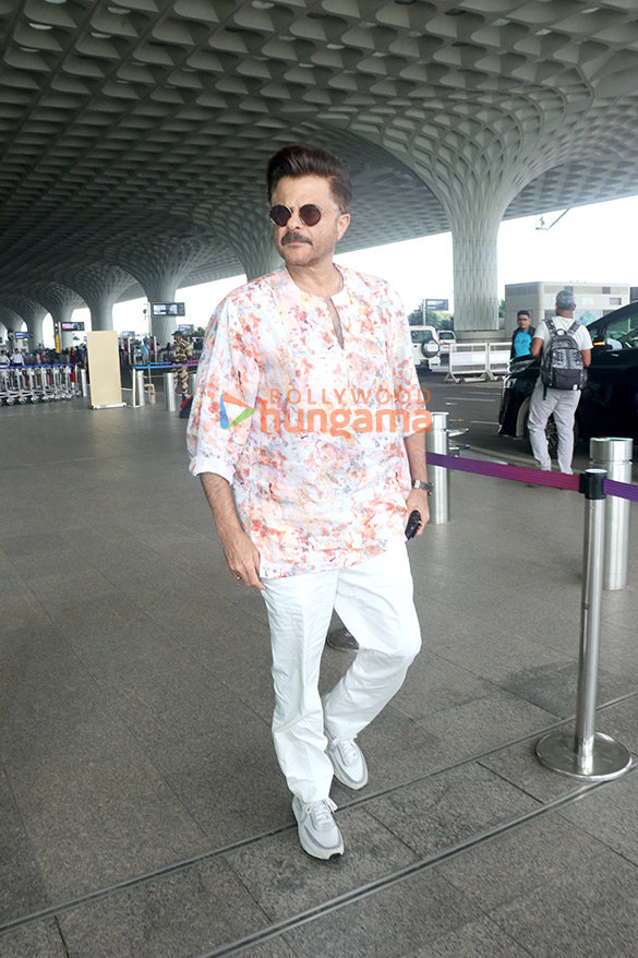 Photos: Anil Kapoor, Aryan Khan, Uorfi Javed and others snapped at the airport Photos: Anil Kapoor, Aryan Khan, Uorfi Javed and others snapped at the airport
