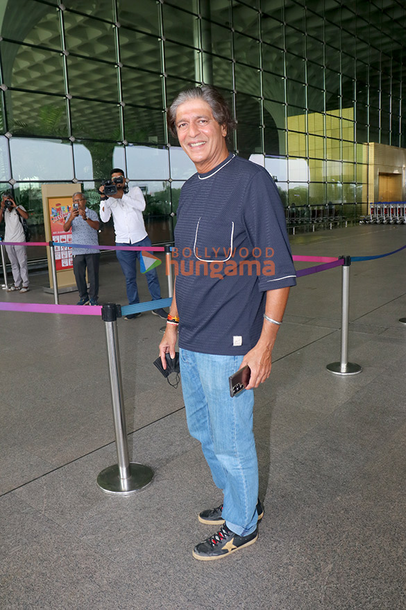 photos anil kapoor aryan khan uorfi javed and others snapped at the airport 5
