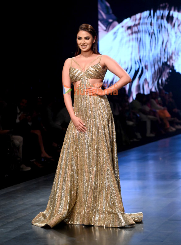 photos anushka ranjan and preeti jhangiani turn showstoppers on day 5 of the lakme fashion week 2022 3