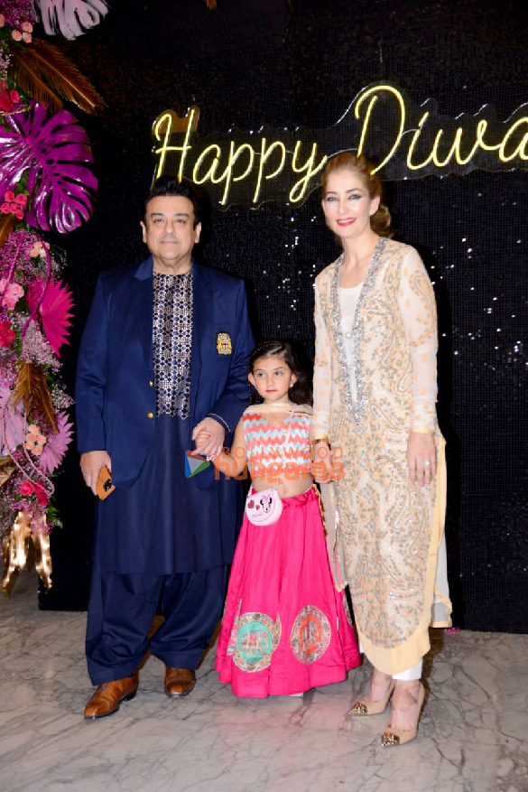 photos celebs attend krishan kumars diwali bash 18