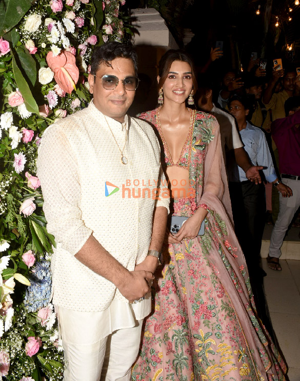 photos celebs grace ekta kapoors diwali bash 36