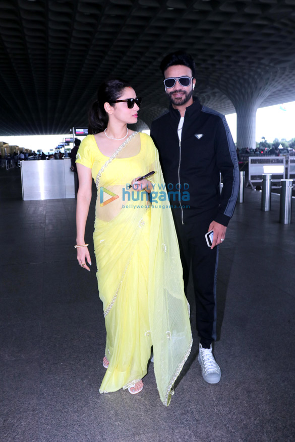 photos deepika padukone ankita lokhande mandira bedi and others snapped at the airport 9