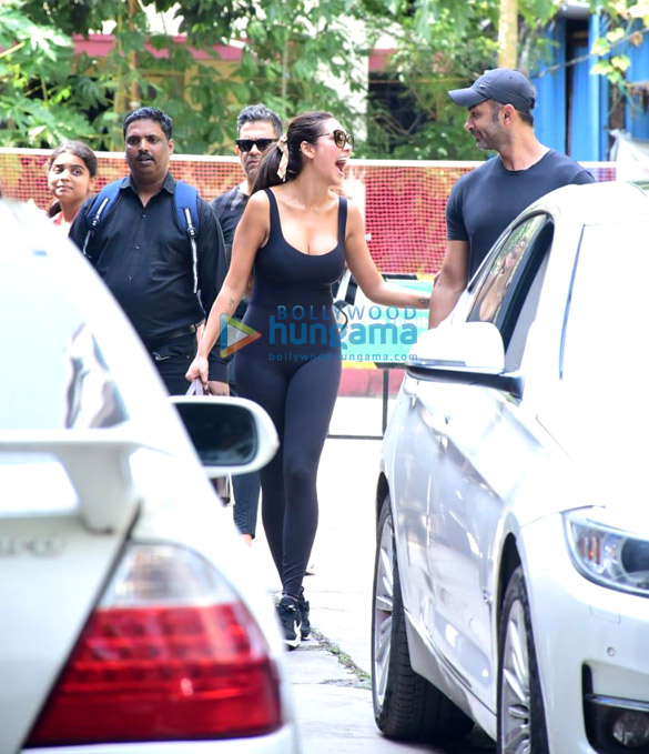 photos esha gupta spotted outside the gym in bandra 5
