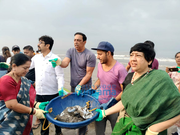 photos jacqueline fernandez rajniesh duggal vindhu dara singh and others snapped at beach cleaning drive in versova 4