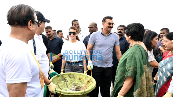 photos jacqueline fernandez rajniesh duggal vindhu dara singh and others snapped at beach cleaning drive in versova 6