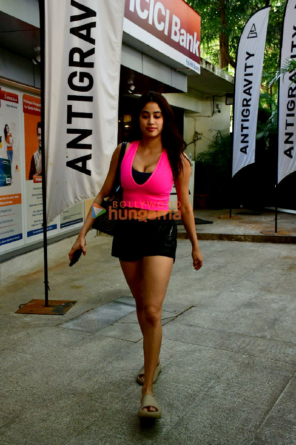 photos janhvi kapoor snapped outside the gym 1 2