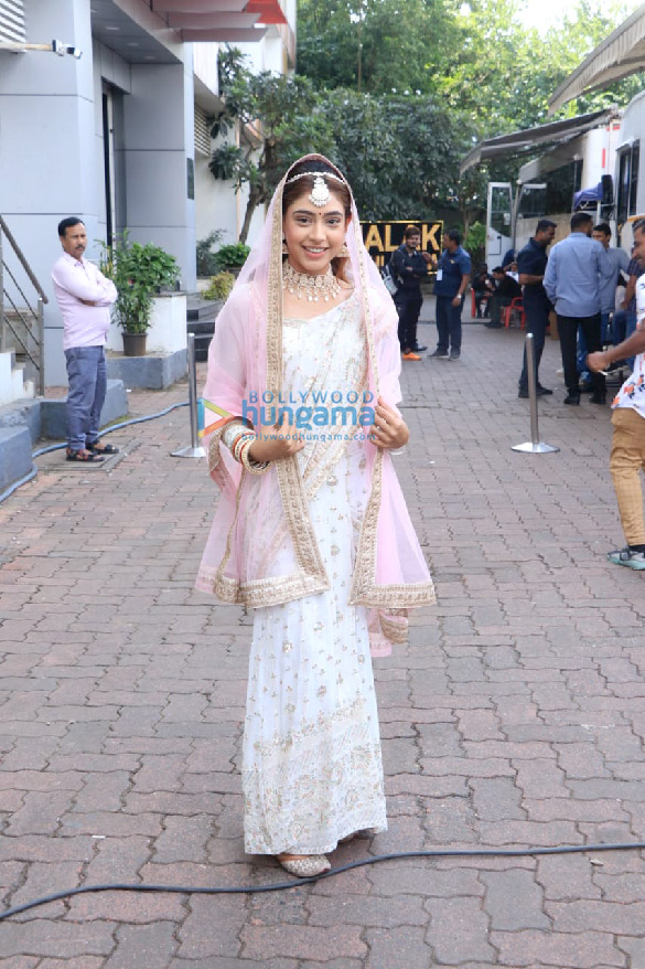 photos karan johar and neetu kapoor and others snapped on the sets of jhalak dikhhla jaa season 10 5