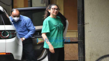 Photos: Karisma Kapoor snapped in Khar