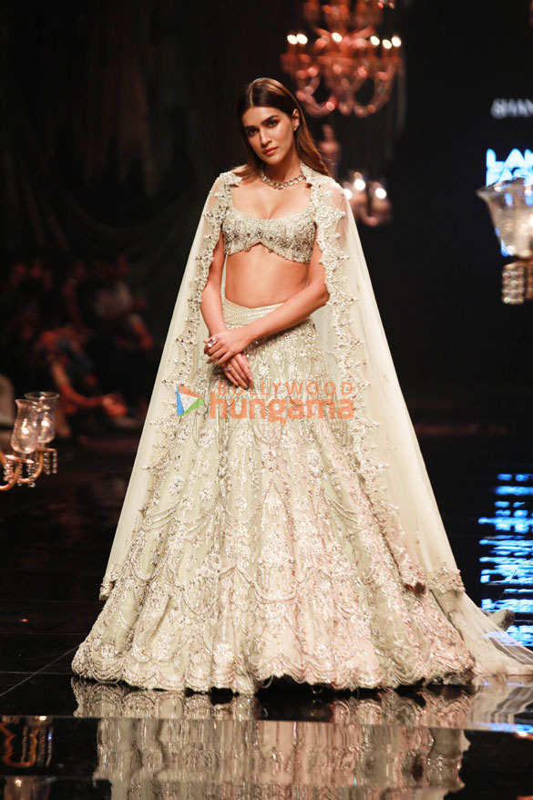 photos kriti sanon mrunal thakur diana penty gauahar khan turn showstoppers on day 1 of lakme fashion week 2022 4