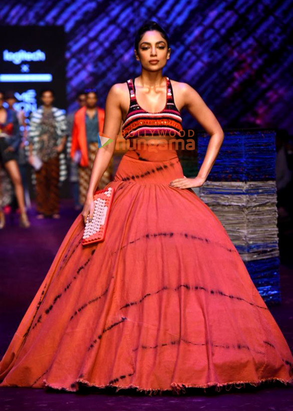 photos malaika arora rhea chakraborty and chitrangda singh and others turn showstoppers on day 3 of the lakme fashion week 2022 3 2