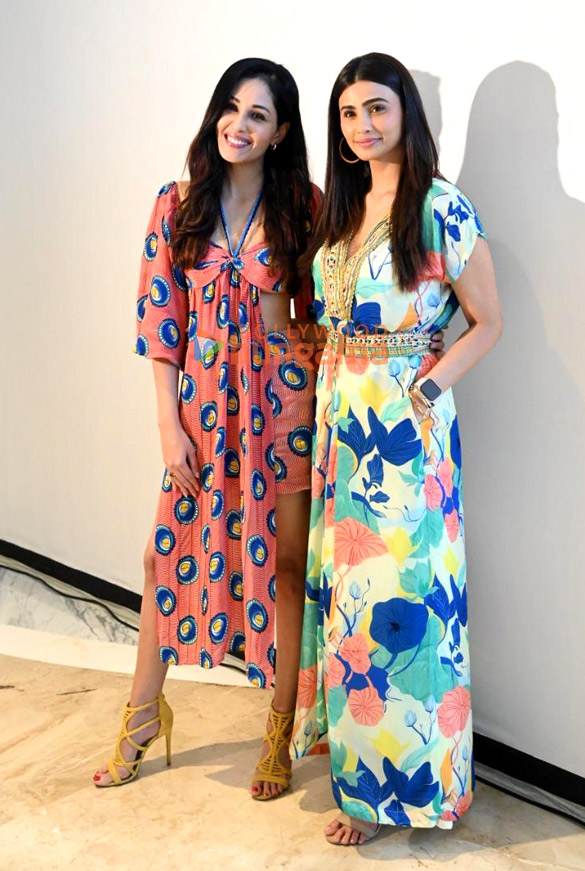 photos malaika arora rhea chakraborty and chitrangda singh and others turn showstoppers on day 3 of the lakme fashion week 2022 5