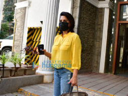 Photos: Neetu Singh spotted outside a clinic in Khar